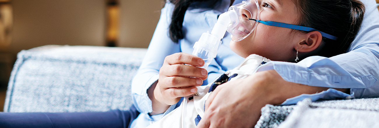 InUse_NEB 400_woman-child-inhalation-mask 1