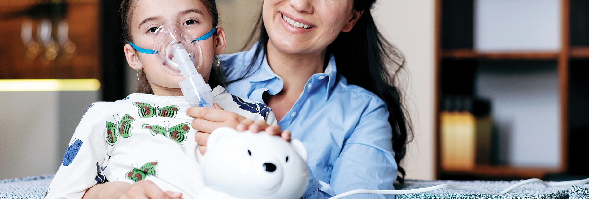 InUse_NEB 400_woman-child-inhalation-mask 3