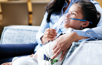 InUse_NEB 400_woman-child-inhalation-mask 2