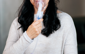 InUse_NEB 200_woman-inhalation-mask 2