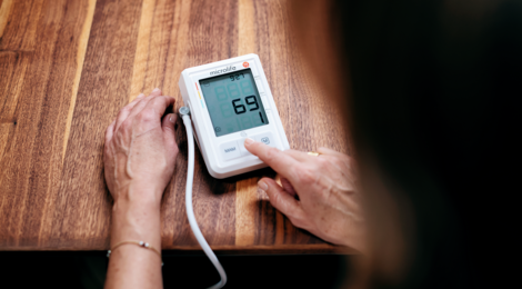 InUse_BP B3 AFIB_woman-start-measurement-detail
